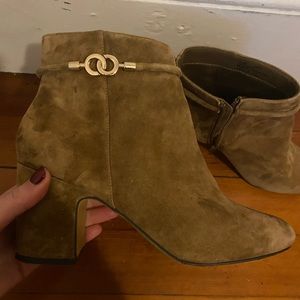 Worn Once Bella Vita sz 12 heel ankle suede tan boots